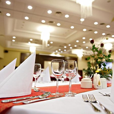 Hotel Prezydencki 4-Star ジェシュフ エクステリア 写真