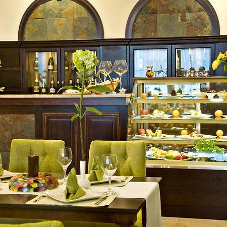 Hotel Prezydencki 4-Star ジェシュフ エクステリア 写真