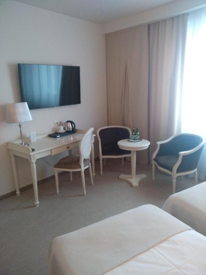 Hotel Prezydencki 4-Star ジェシュフ エクステリア 写真
