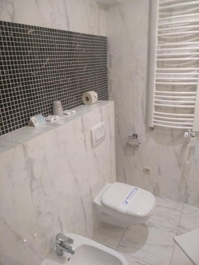 Hotel Prezydencki 4-Star ジェシュフ エクステリア 写真