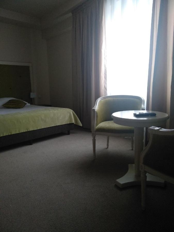 Hotel Prezydencki 4-Star ジェシュフ エクステリア 写真