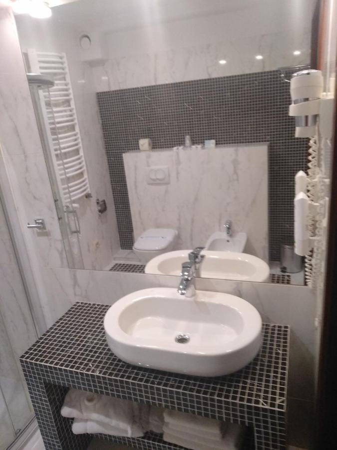 Hotel Prezydencki 4-Star ジェシュフ エクステリア 写真