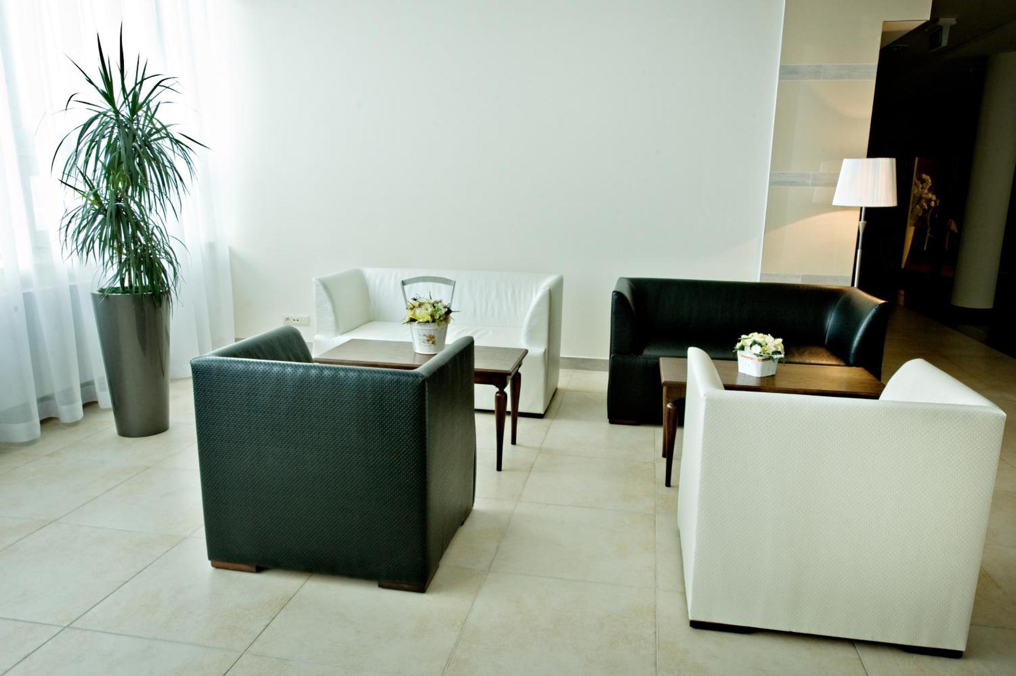Hotel Prezydencki 4-Star ジェシュフ エクステリア 写真