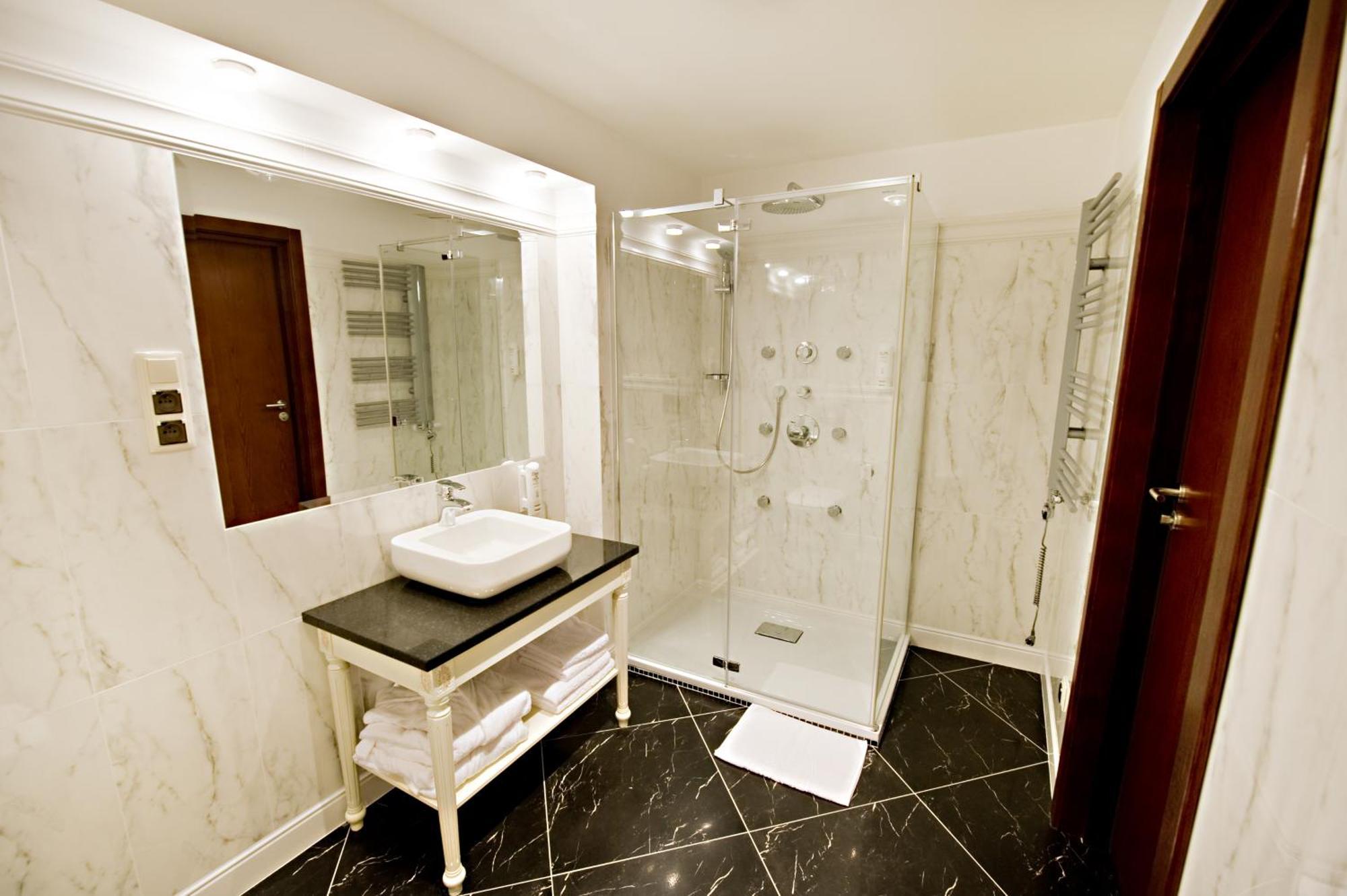 Hotel Prezydencki 4-Star ジェシュフ エクステリア 写真