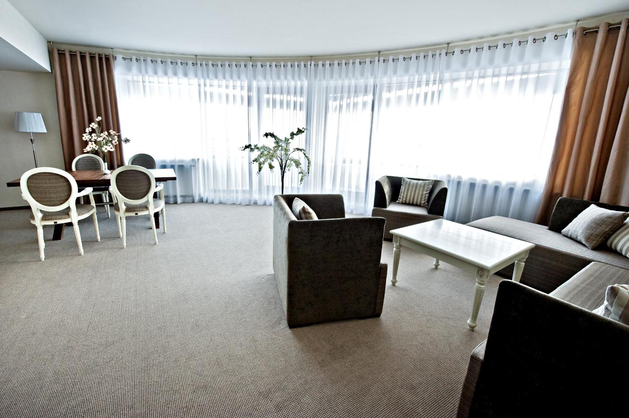 Hotel Prezydencki 4-Star ジェシュフ エクステリア 写真