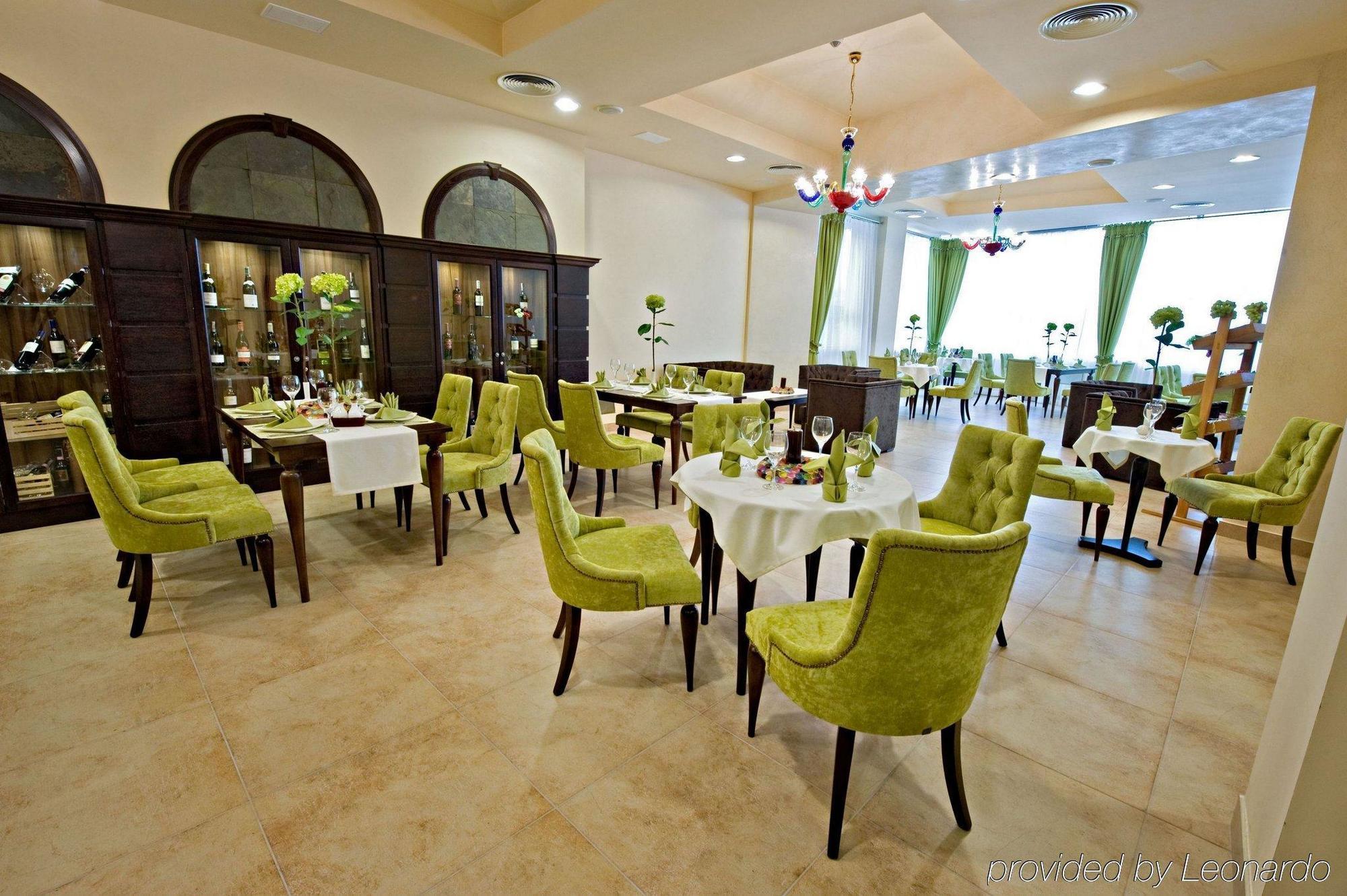 Hotel Prezydencki 4-Star ジェシュフ エクステリア 写真