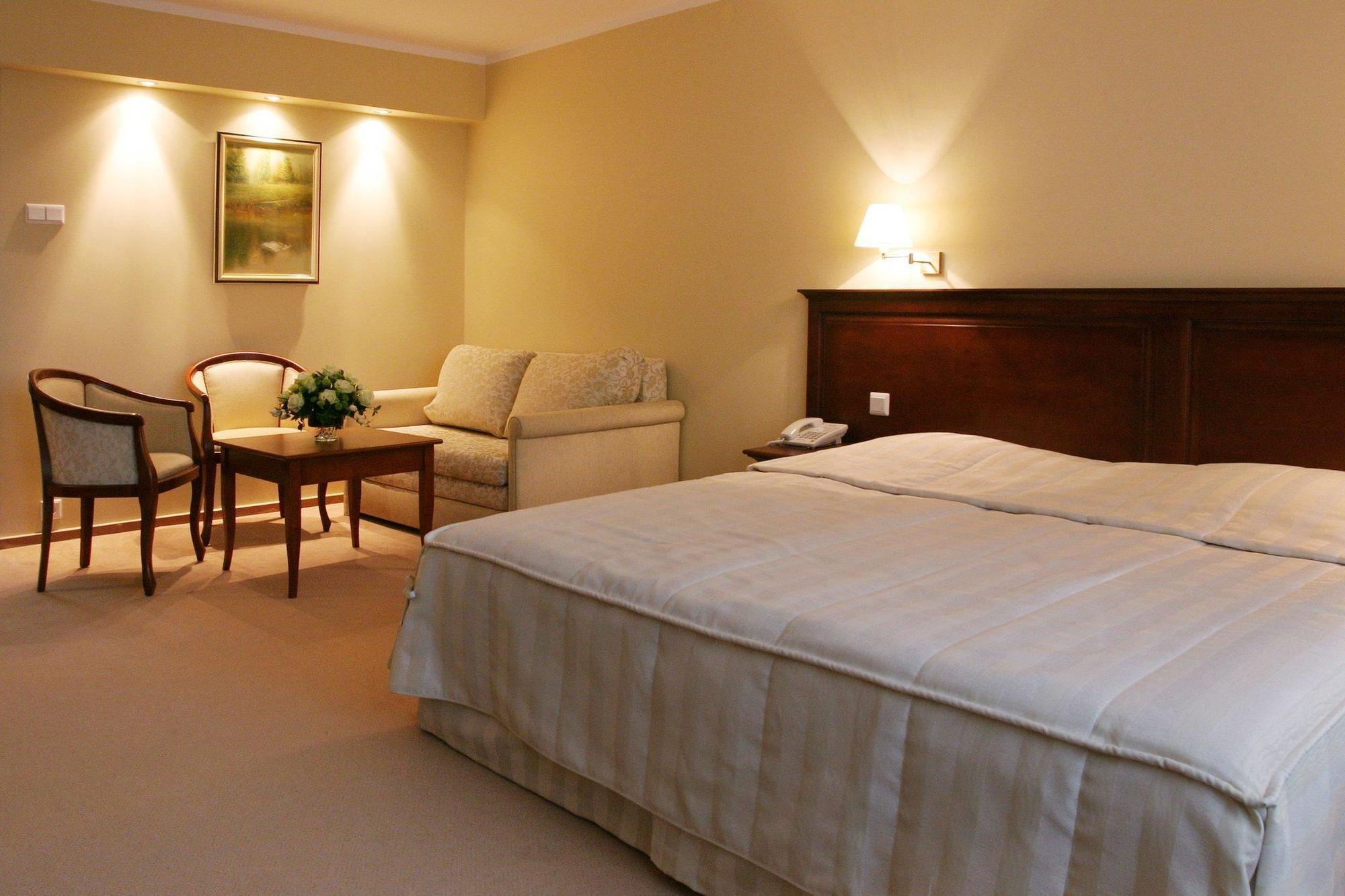Hotel Prezydencki 4-Star ジェシュフ 部屋 写真
